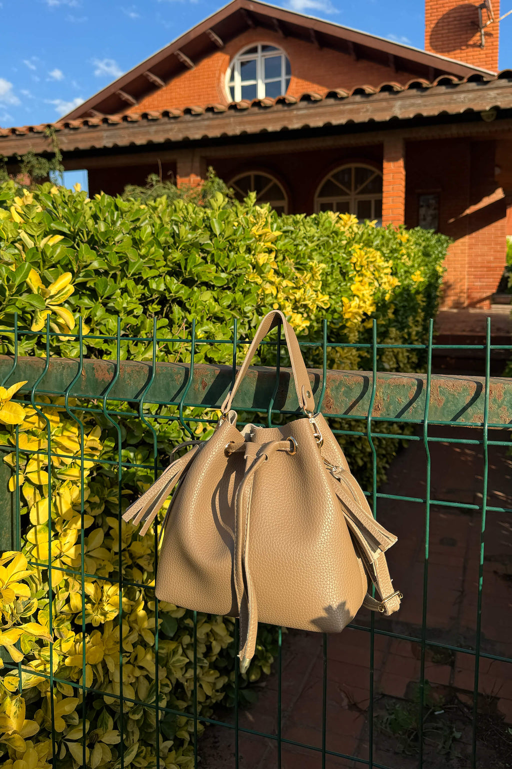 Elira Büzgülü Püskül Detaylı Çapraz Askılı El ve Kol Çantası Taba