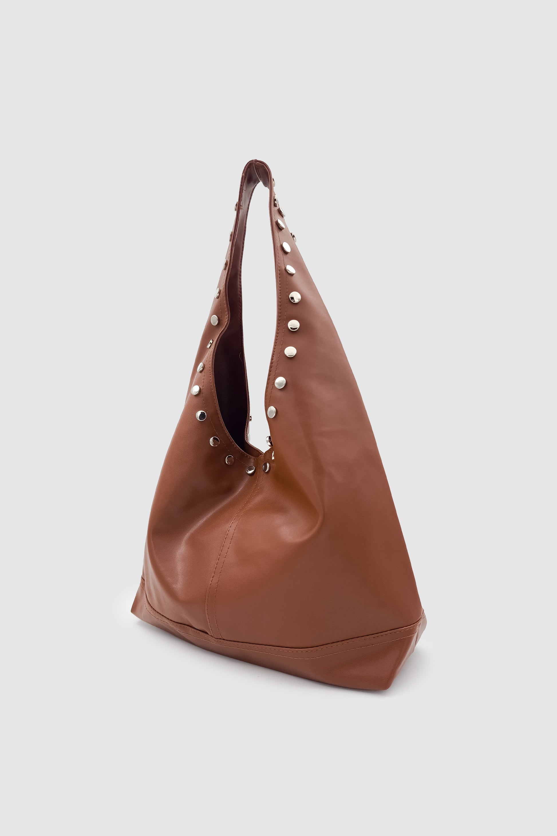 Stula Büyük Hacimli Mıknatıslı Zımba Detaylı Hobo Omuz Çantası Taba