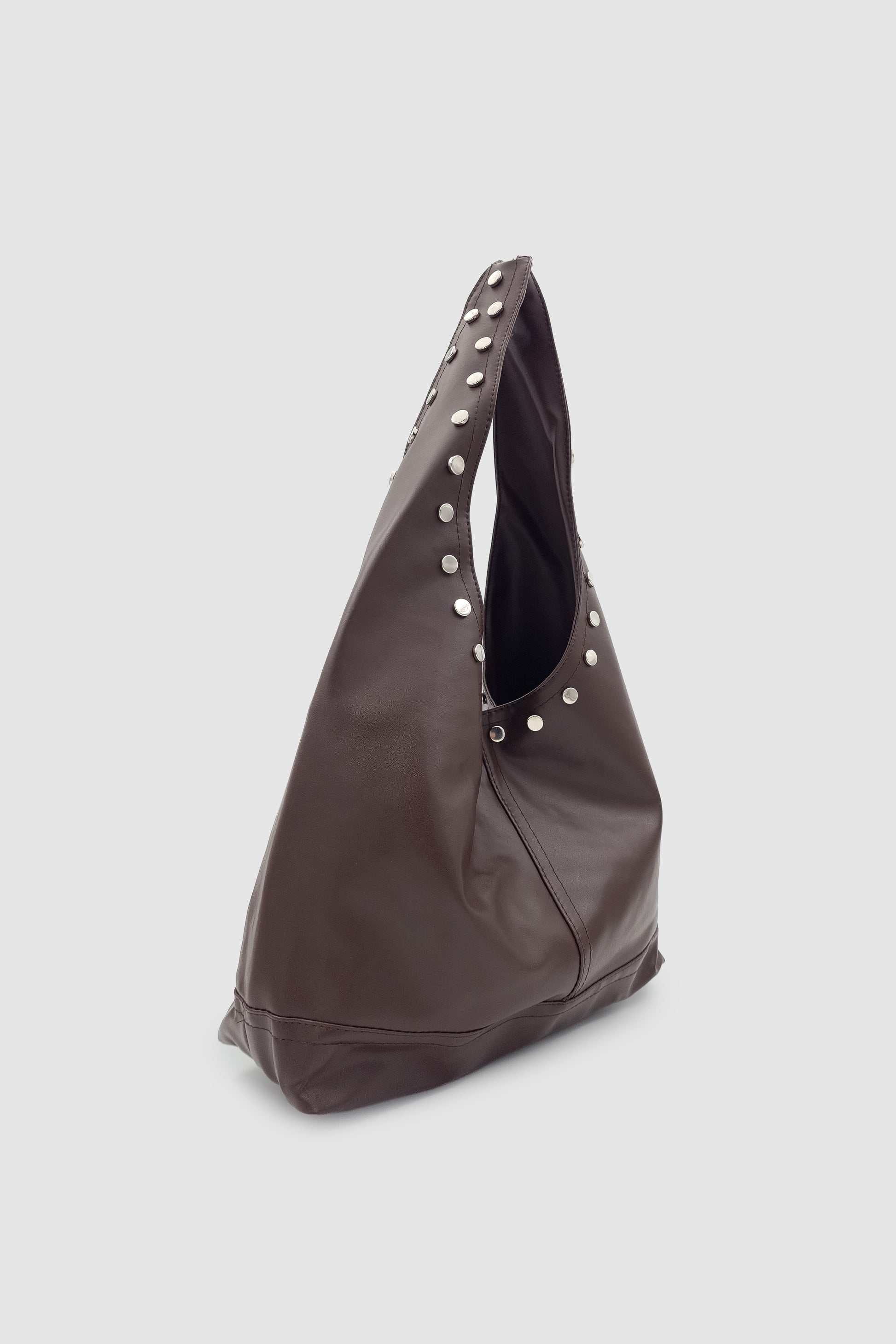 Stula Büyük Hacimli Mıknatıslı Zımba Detaylı Hobo Omuz Çantası Acı Kahve