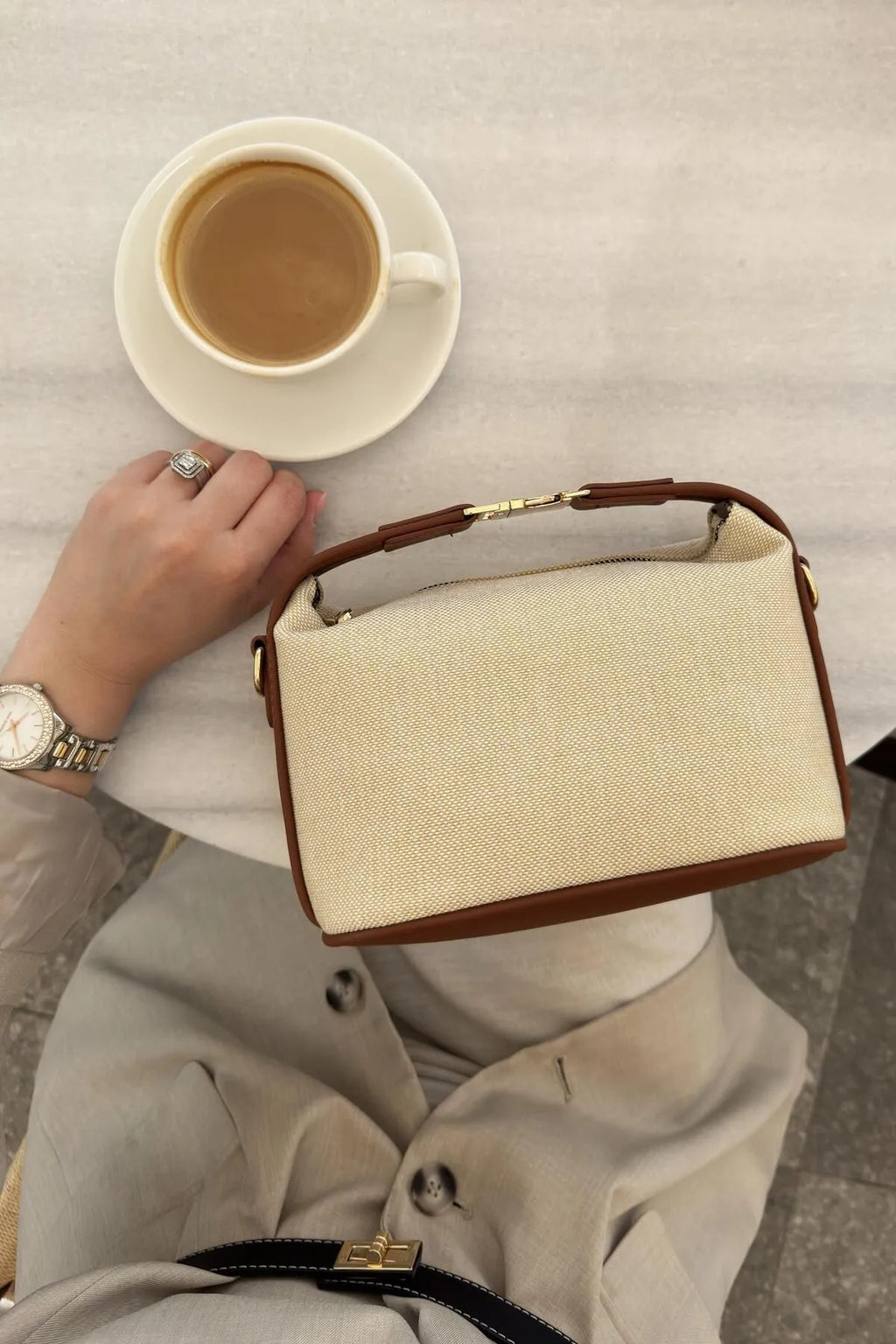 Zyren Toka ve Fermuar Kapamalı Örgü Desenli Çapraz Askılı El Çantası Siyah