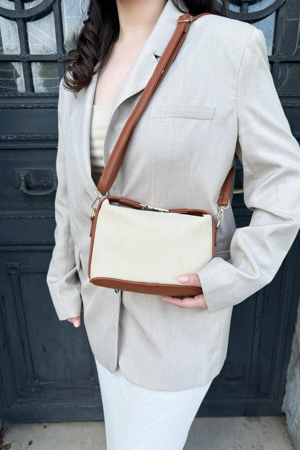 Zyren Toka ve Fermuar Kapamalı Örgü Desenli Çapraz Askılı El Çantası Siyah