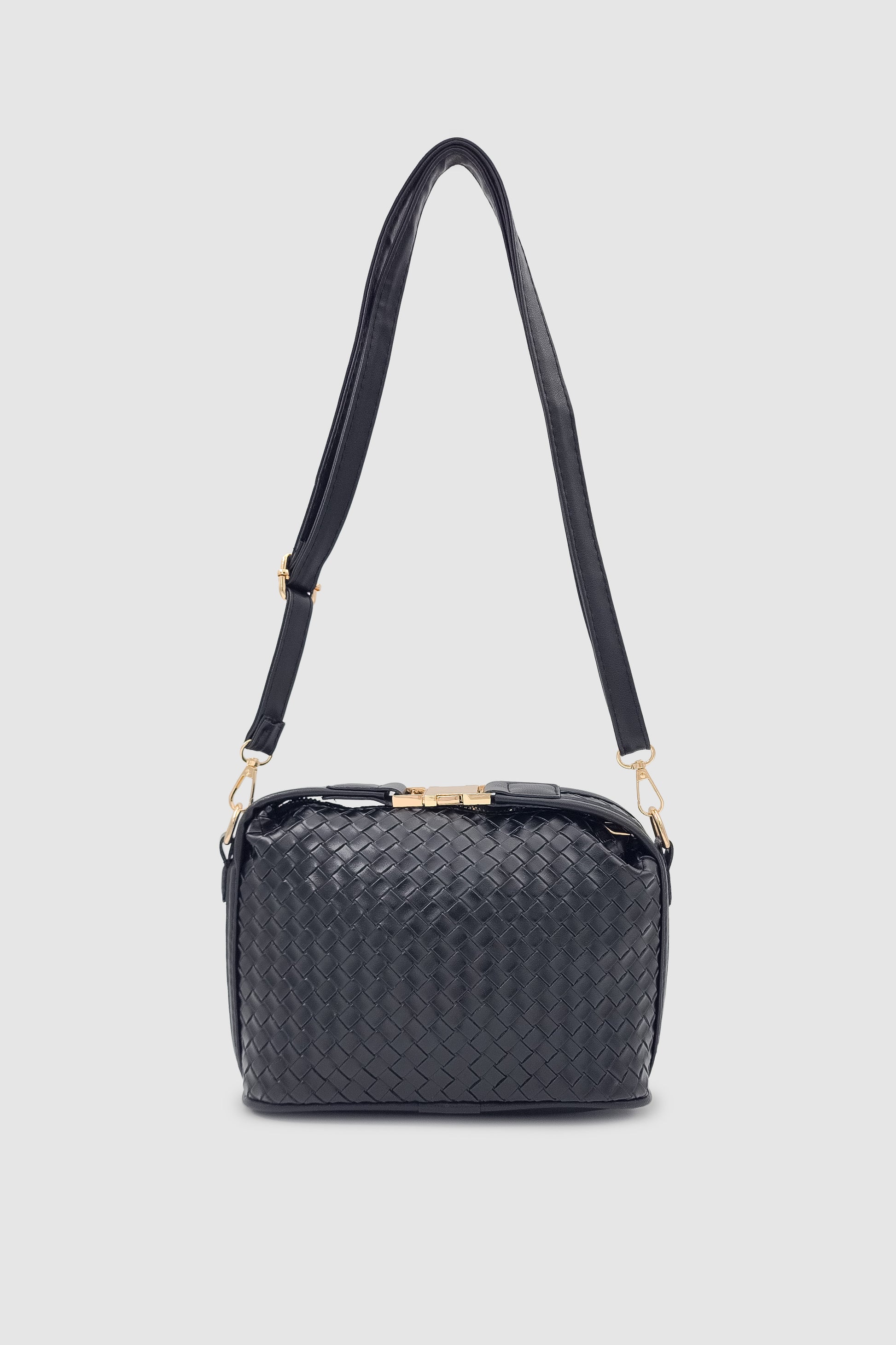 Zyren Toka ve Fermuar Kapamalı Örgü Desenli Çapraz Askılı El Çantası Siyah