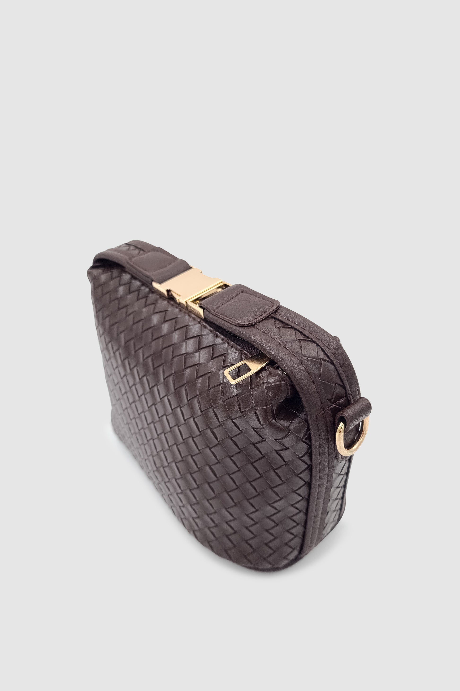 Zyren Toka ve Fermuar Kapamalı Örgü Desenli Çapraz Askılı El Çantası Acı Kahve