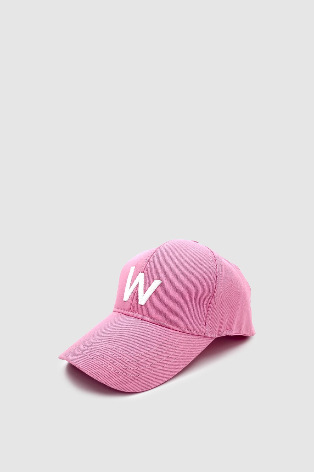 W Nakışlı Pembe Beyaz Ayarlanabilir Unisex Kep Şapka