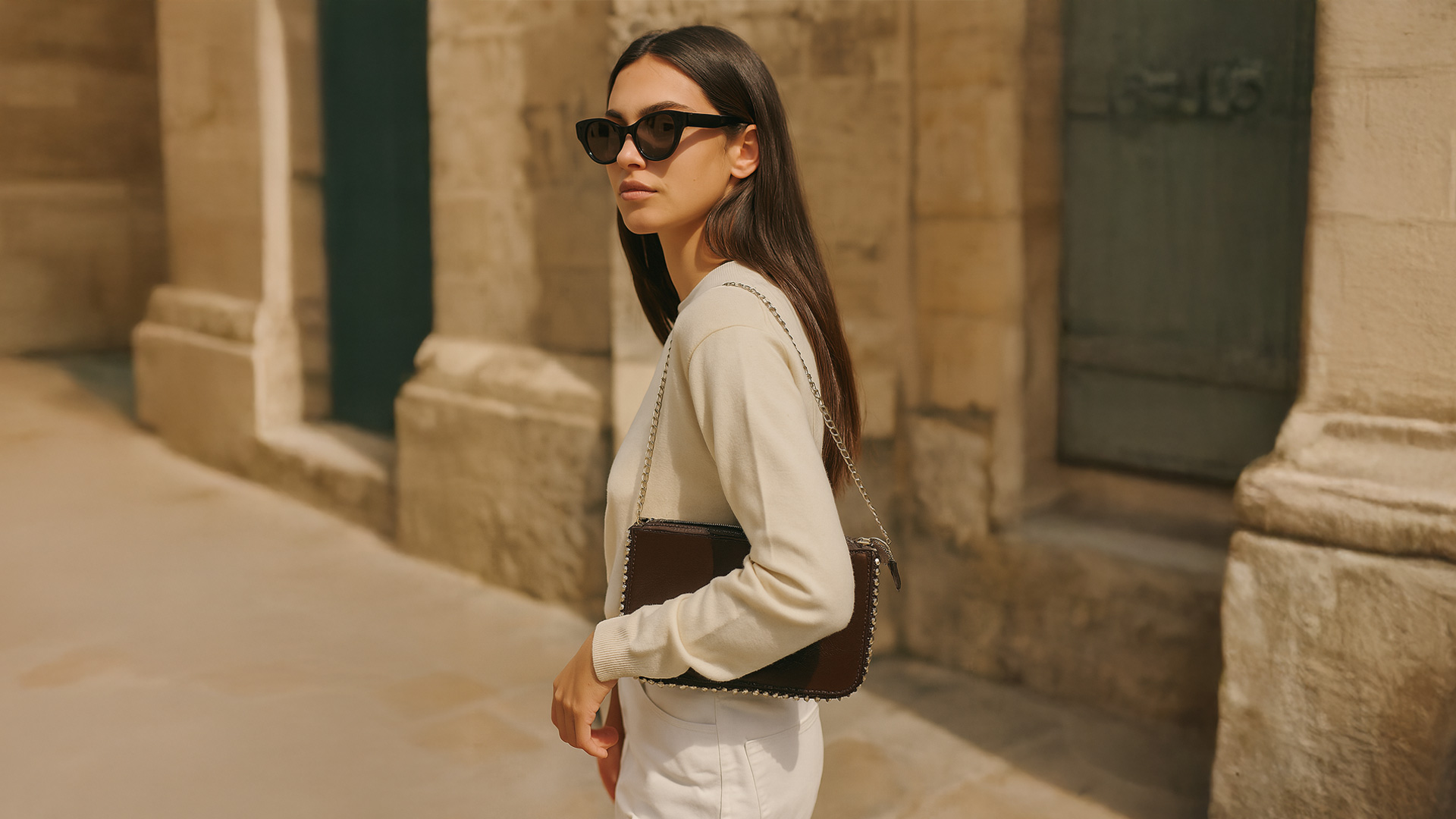 Bu Sezonun Vazgeçilmezi: Zincir Askılı Omuz Çantaları Nasıl Kullanılır?