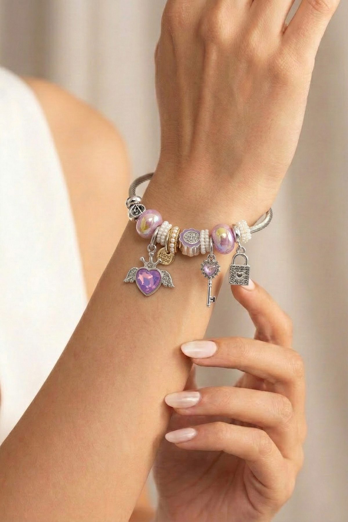 Kanatlı Kalp ve Anahtar Charm Detaylı Mor Silver Esnek Kelepçe